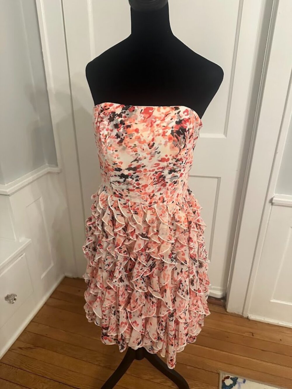 Stunning White House Black Market Strapless Ruffle Dress, BNWT, Size 4